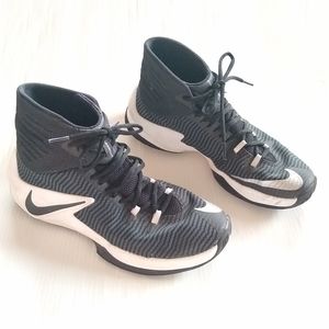 NIKE zoom clear out basketball shoes 84437-002